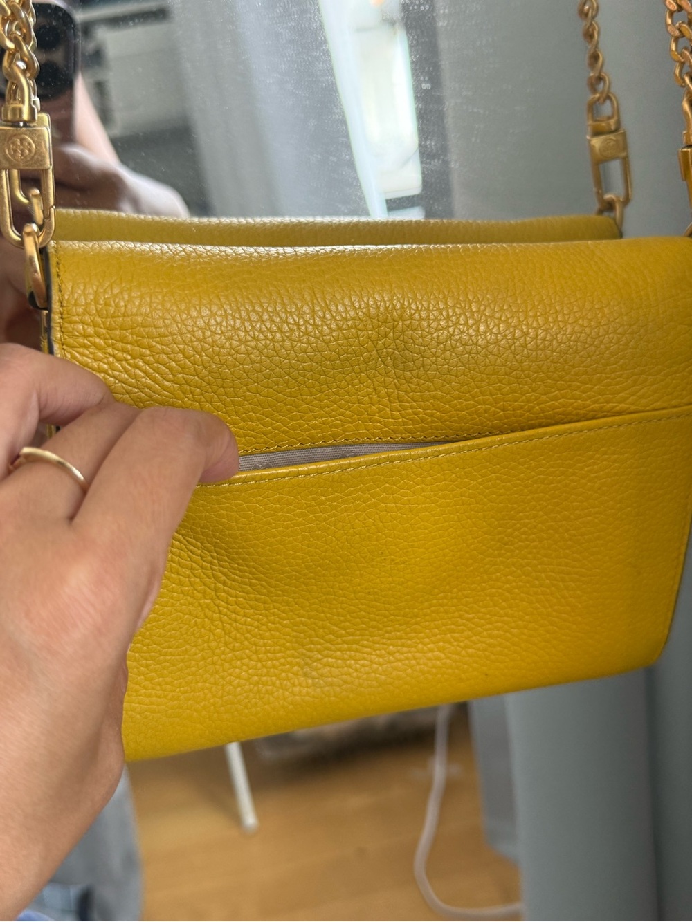 Tory Burch yellow leather crossbody wallet on chain - Picture 4 of 4